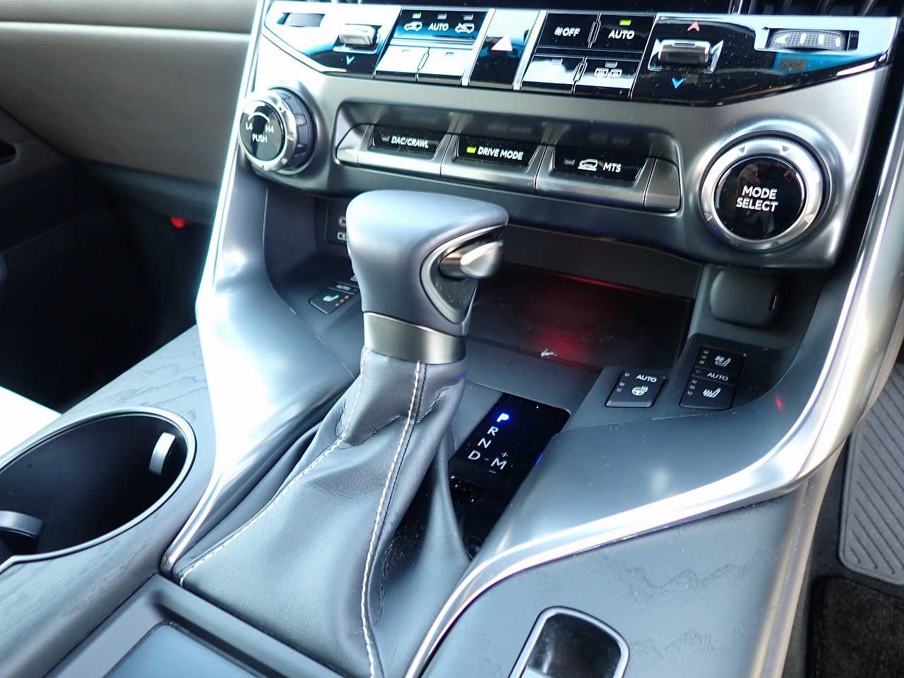 LEXUS LX 600