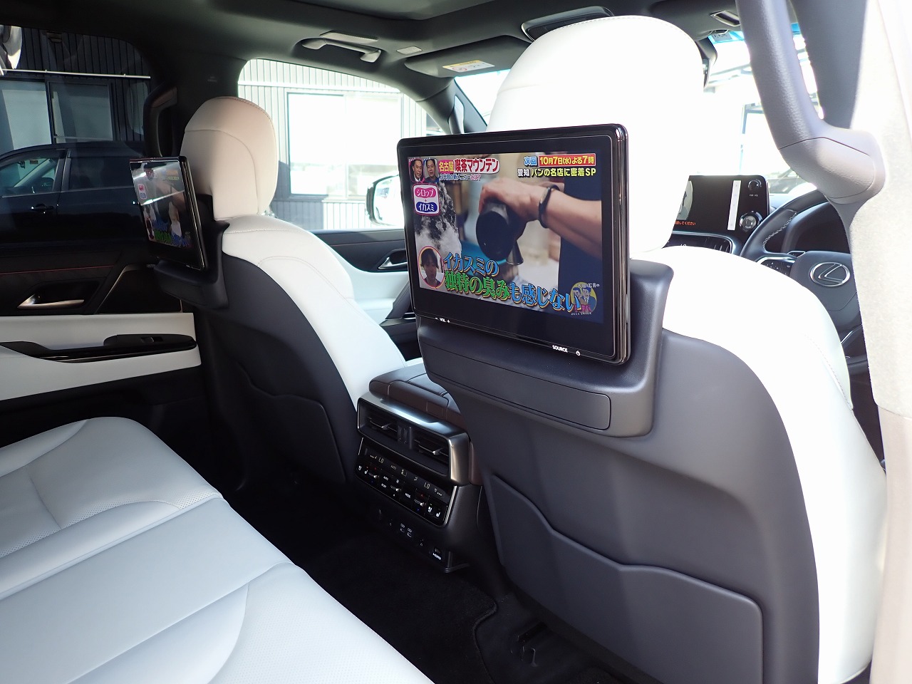 LEXUS LX 600