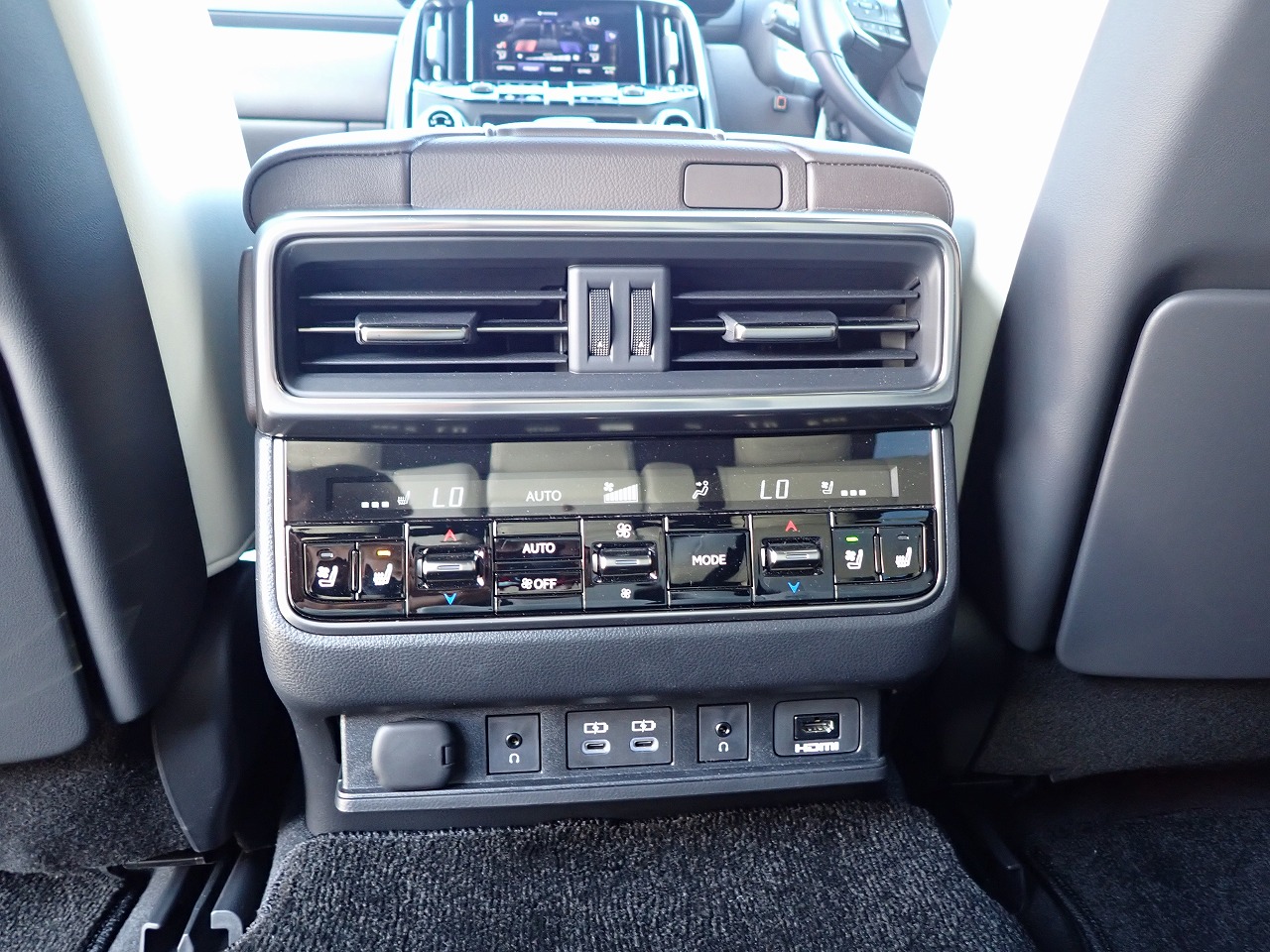 LEXUS LX 600