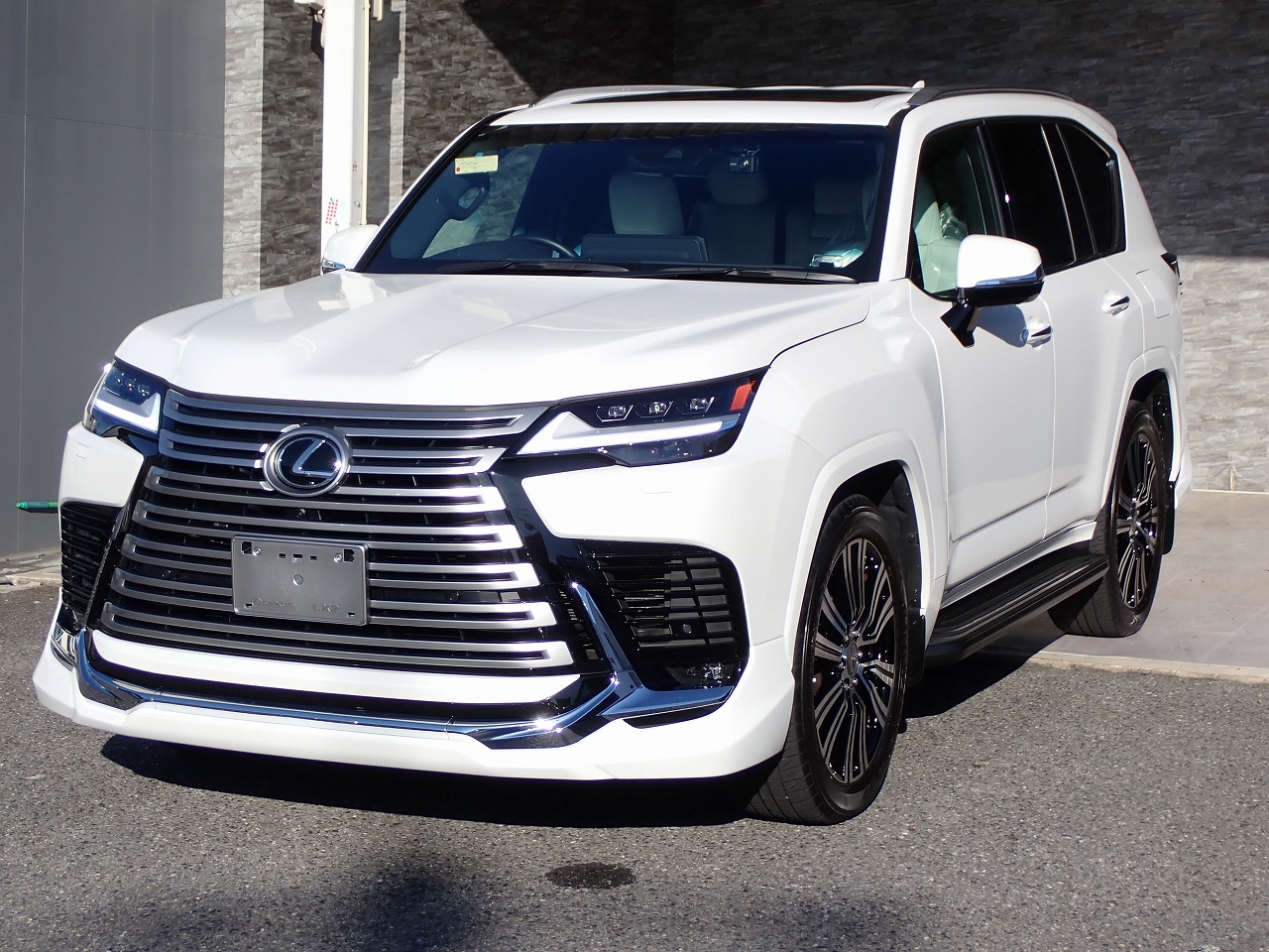 LEXUS LX 600
