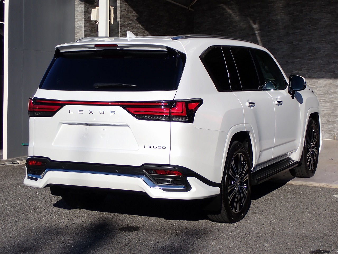LEXUS LX 600