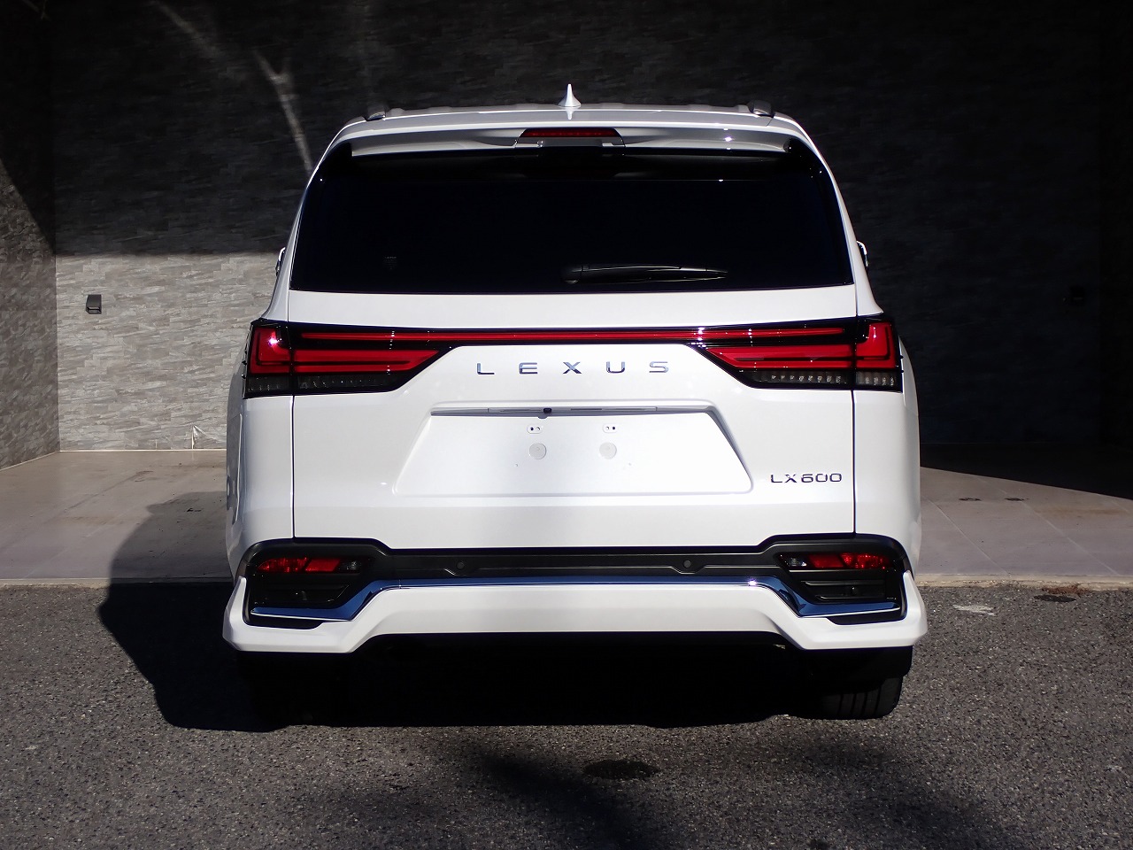 LEXUS LX 600