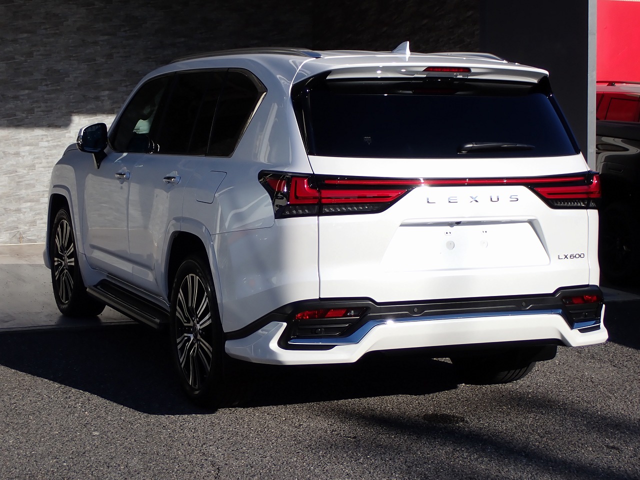 LEXUS LX 600