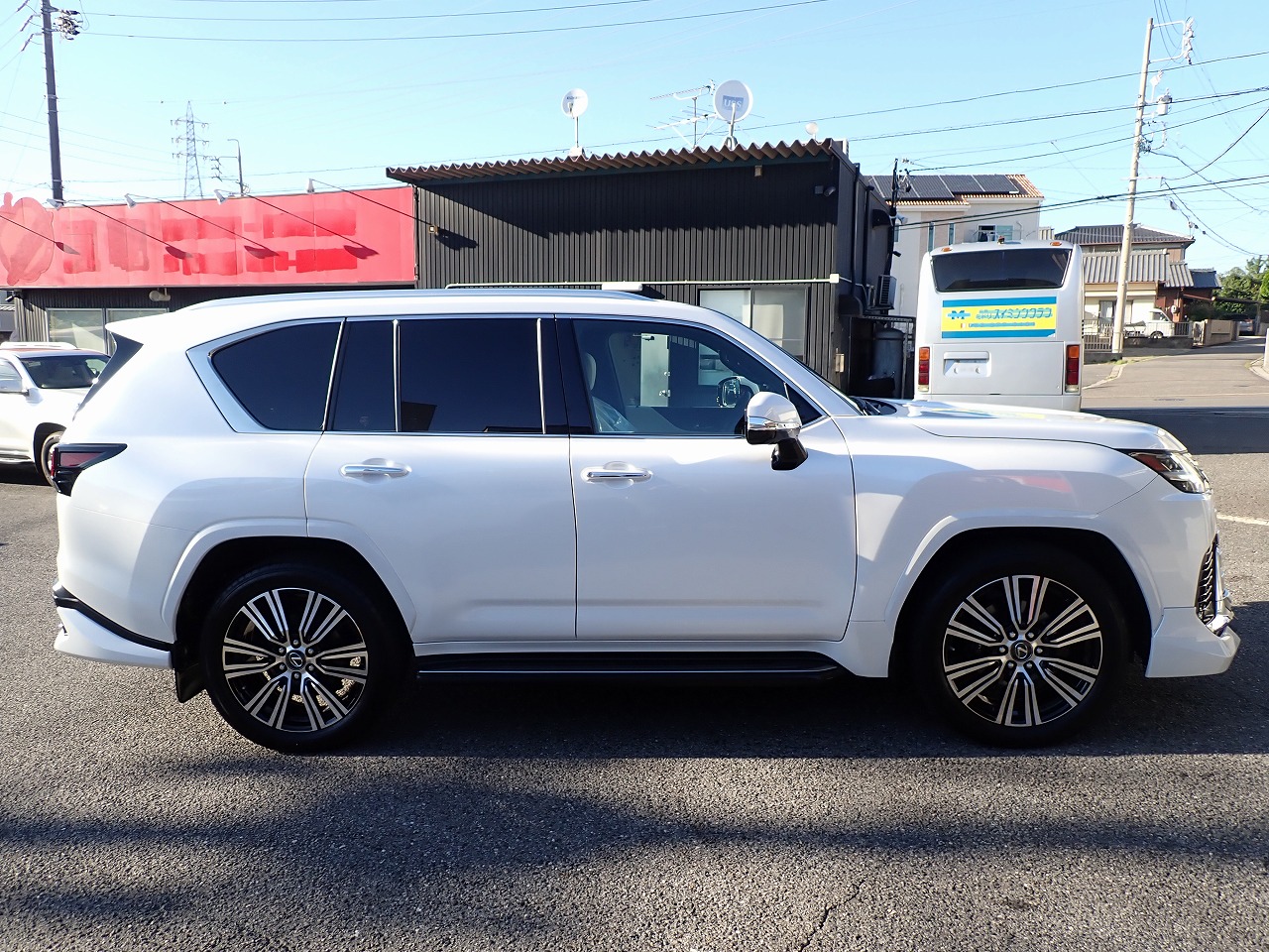 LEXUS LX 600