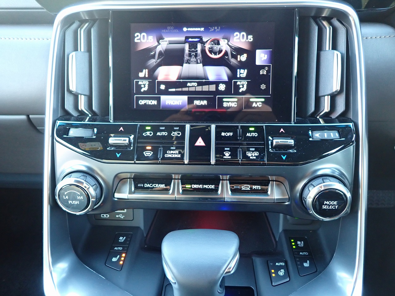 LEXUS LX 600