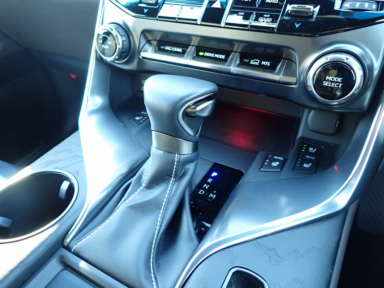 LEXUS LX 600