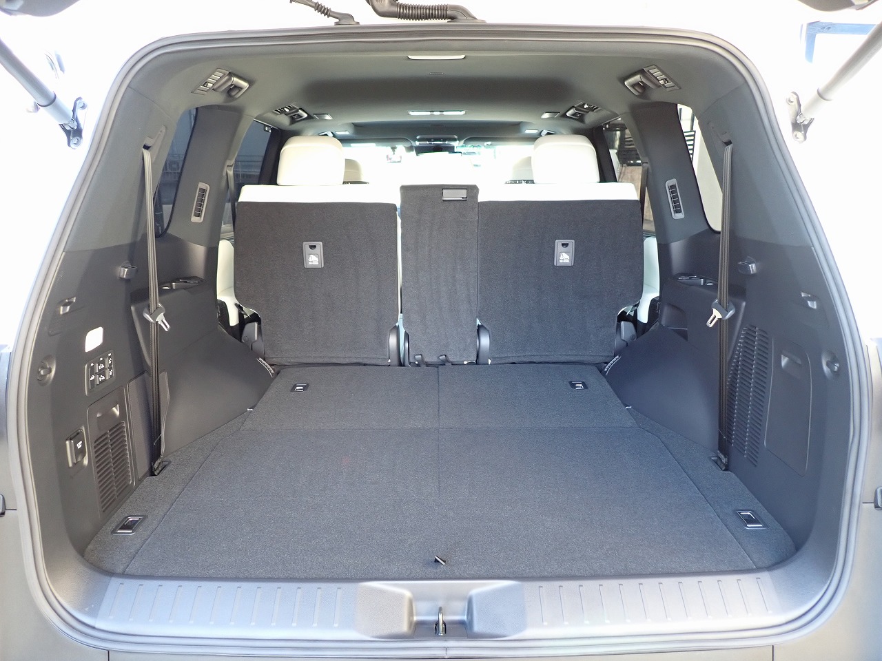LEXUS LX 600
