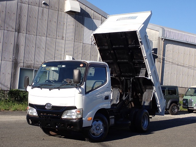 TOYOTA Dyna Truck