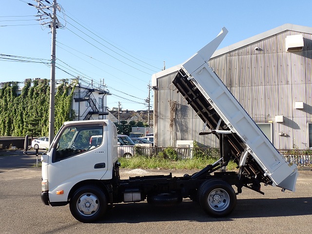 TOYOTA Dyna Truck