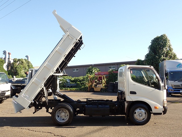 TOYOTA Dyna Truck