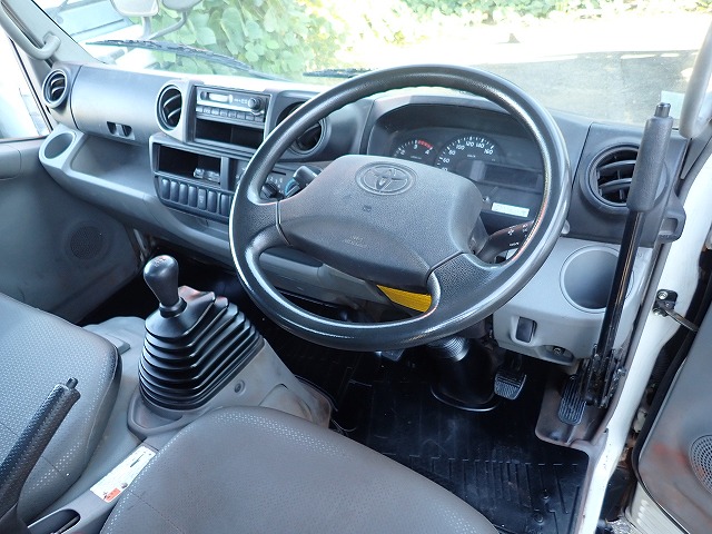 TOYOTA Dyna Truck