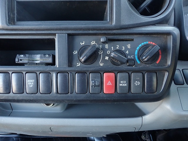 TOYOTA Dyna Truck