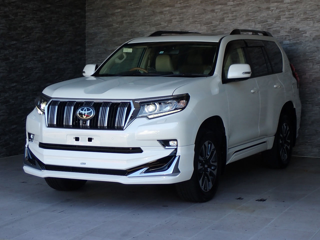 TOYOTA Land Cruiser Prado