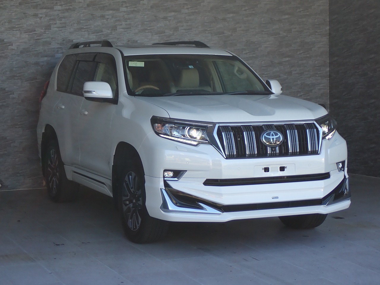 TOYOTA Land Cruiser Prado