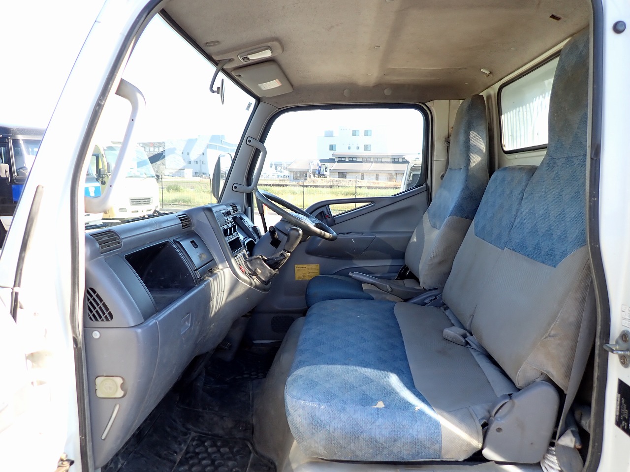 MITSUBISHI Canter