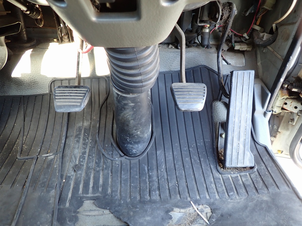 MITSUBISHI Canter
