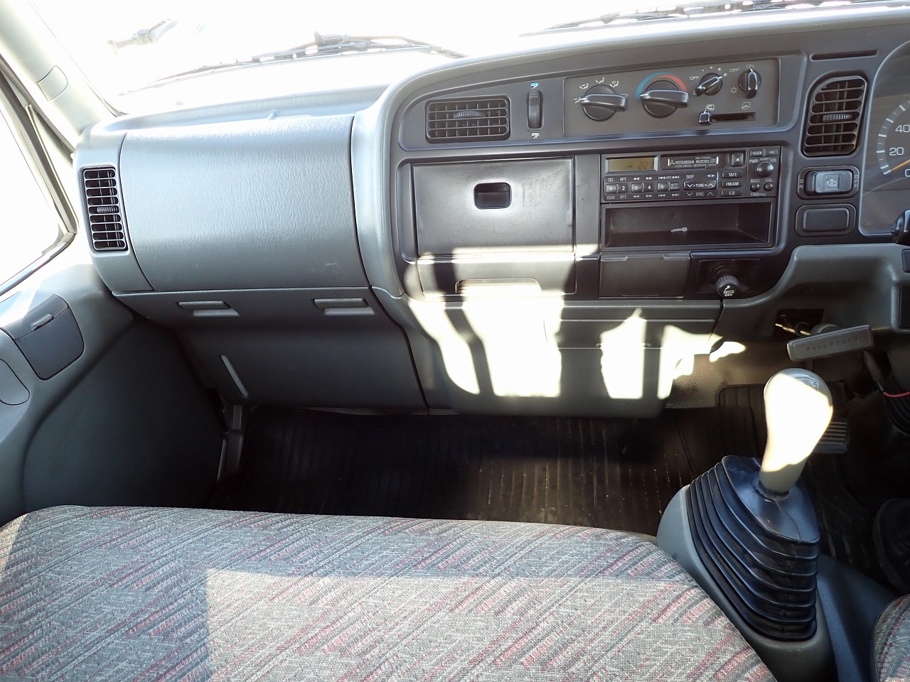 MITSUBISHI Canter