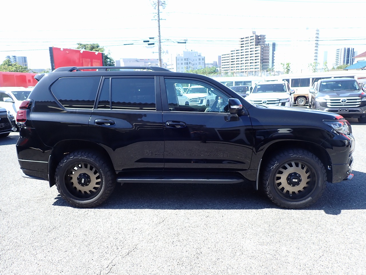 TOYOTA Land Cruiser Prado