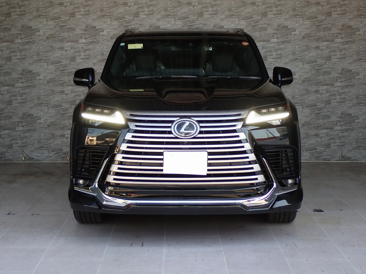 LEXUS LX 600