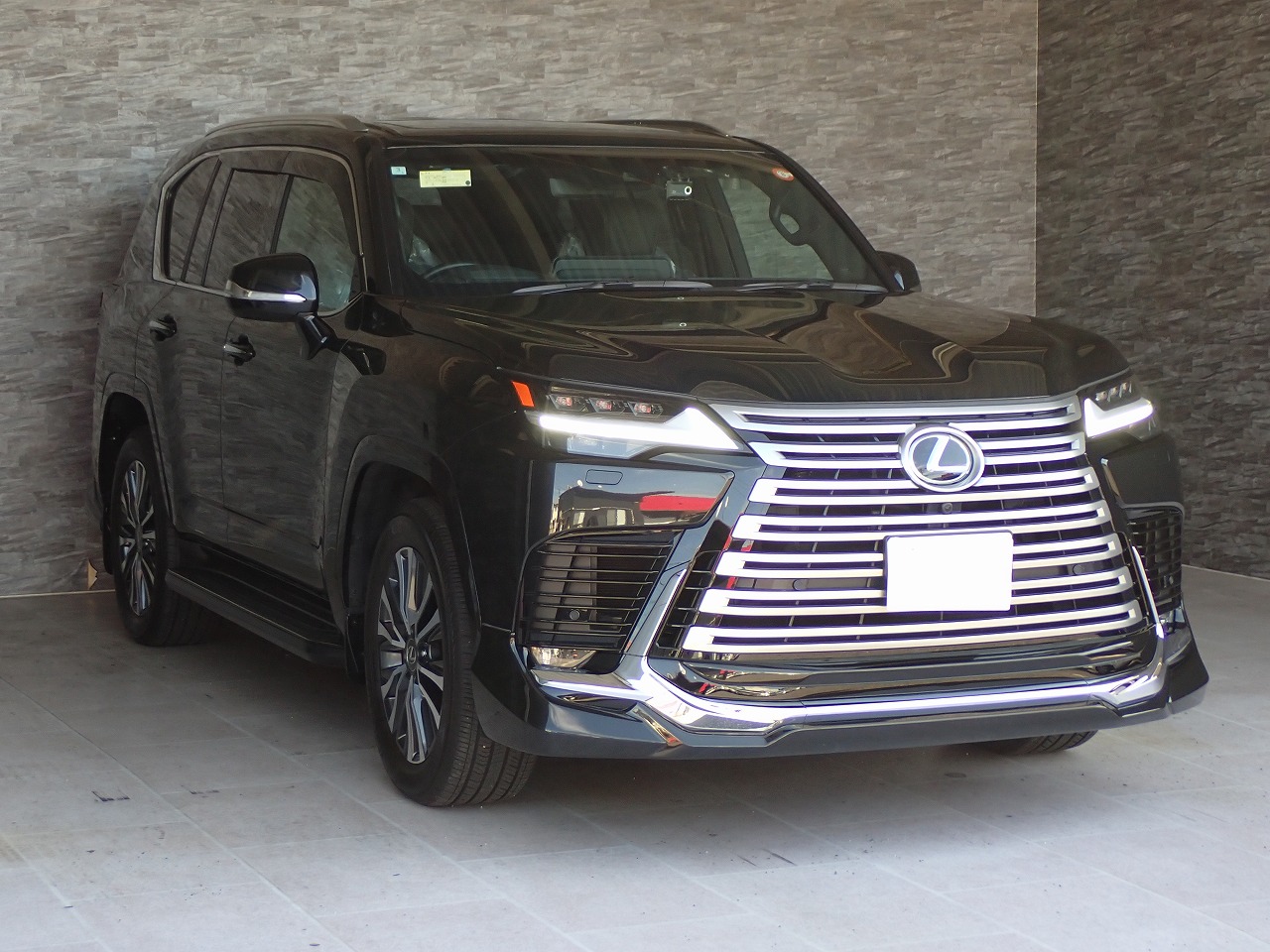LEXUS LX 600