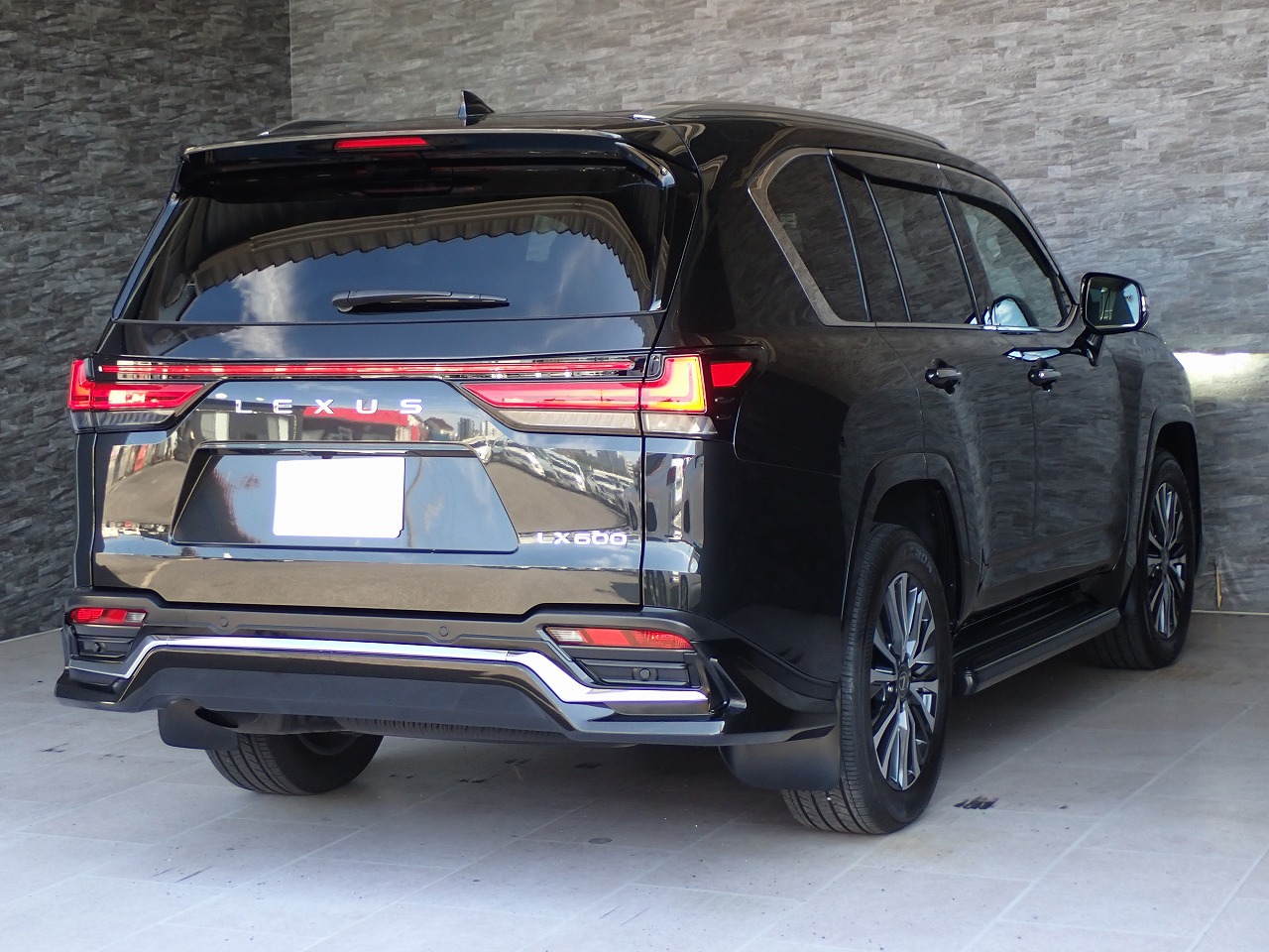 LEXUS LX 600
