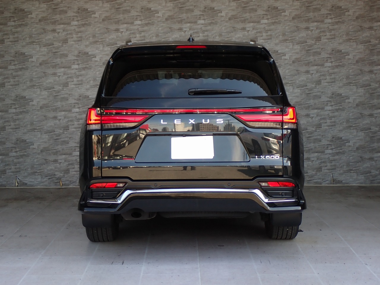 LEXUS LX 600