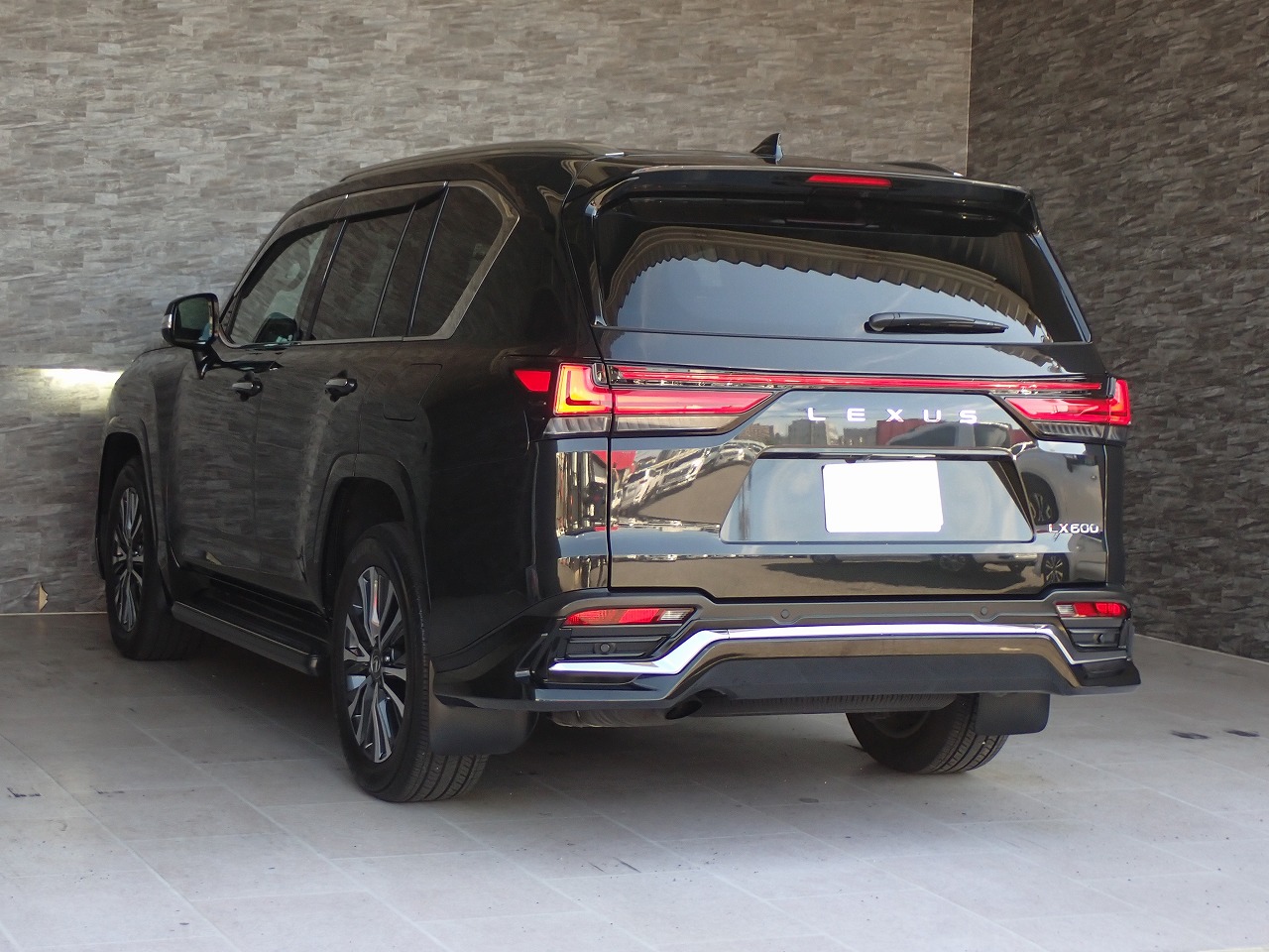 LEXUS LX 600