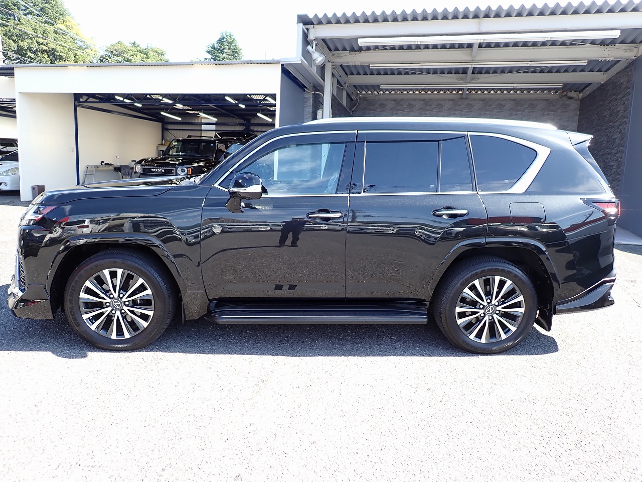LEXUS LX 600