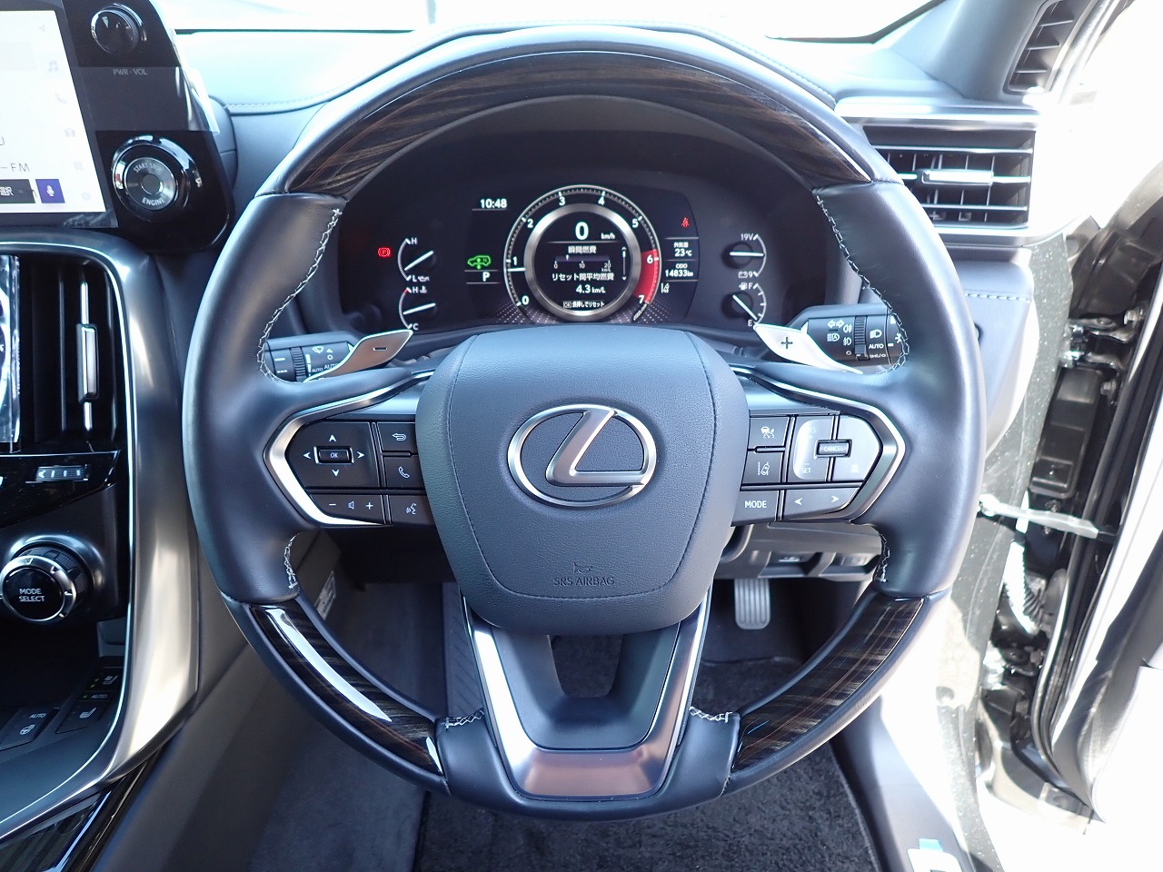 LEXUS LX 600