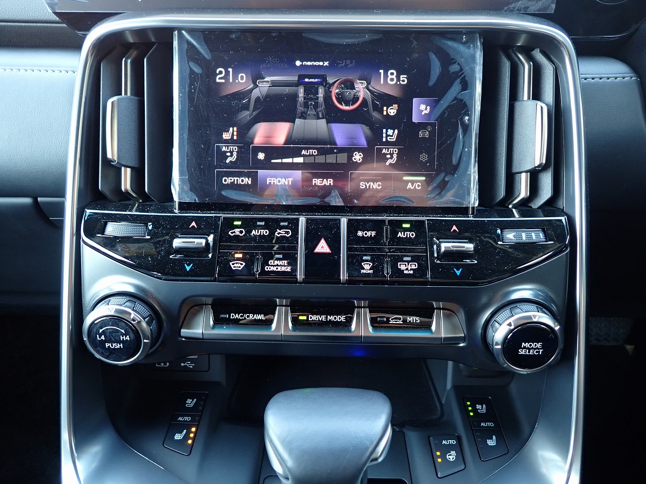 LEXUS LX 600