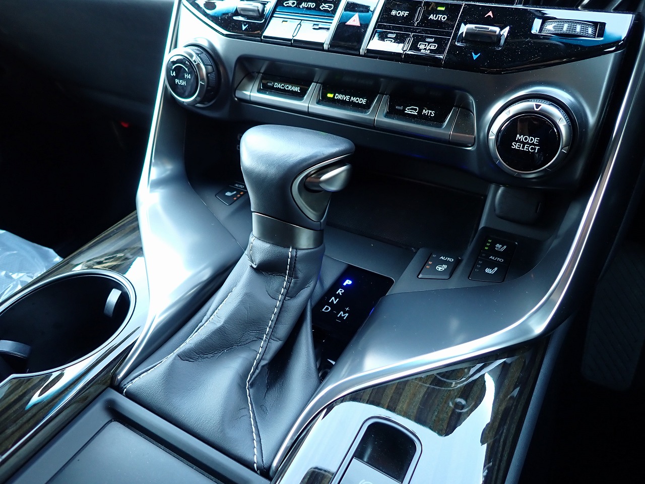LEXUS LX 600