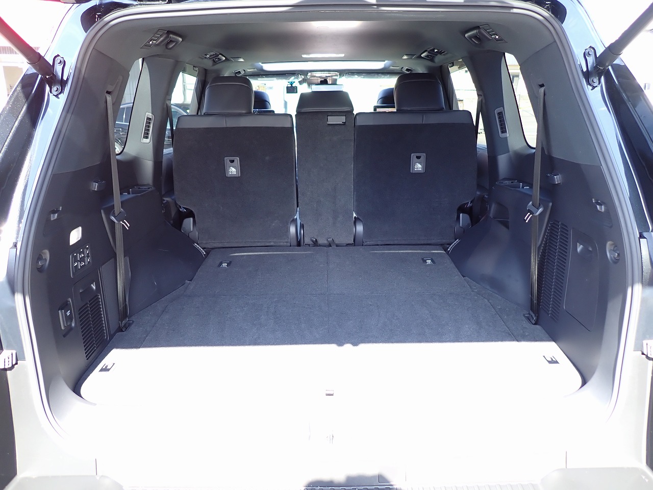 LEXUS LX 600