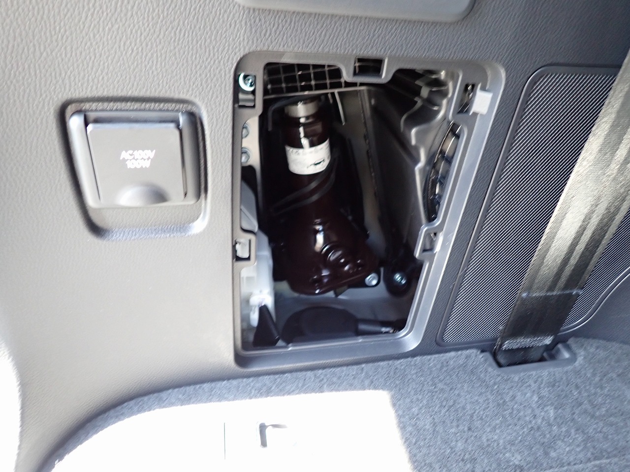 LEXUS LX 600