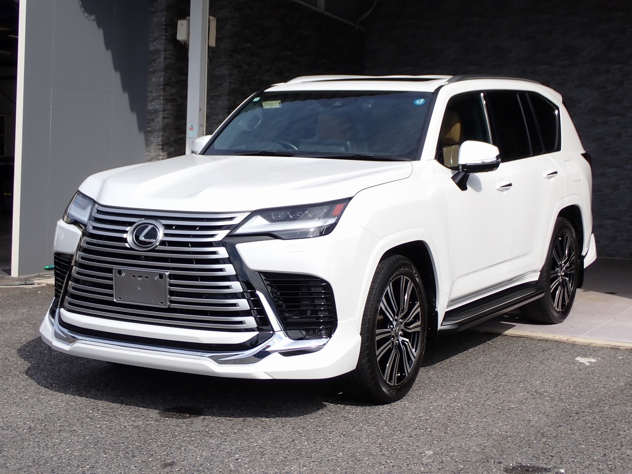LEXUS LX 600