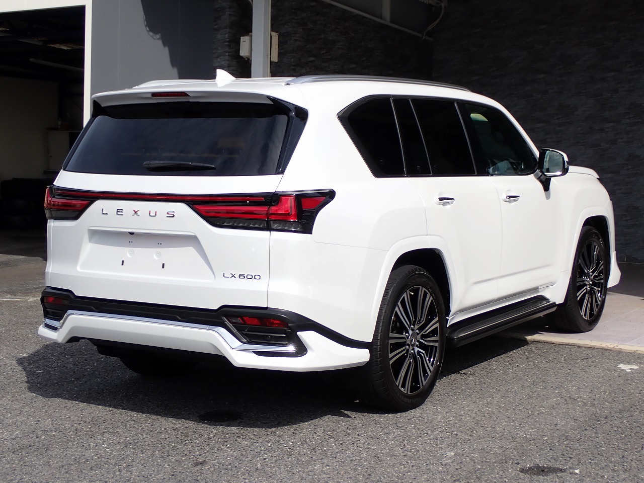 LEXUS LX 600