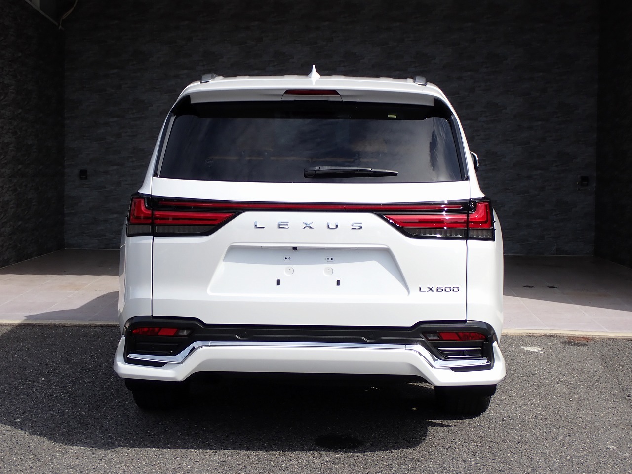 LEXUS LX 600