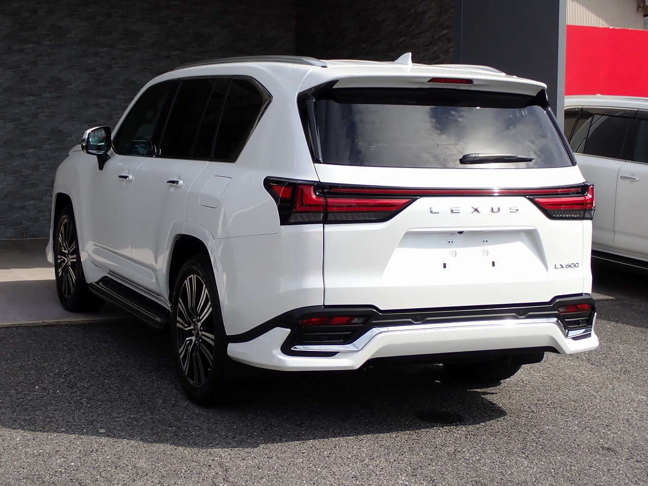 LEXUS LX 600