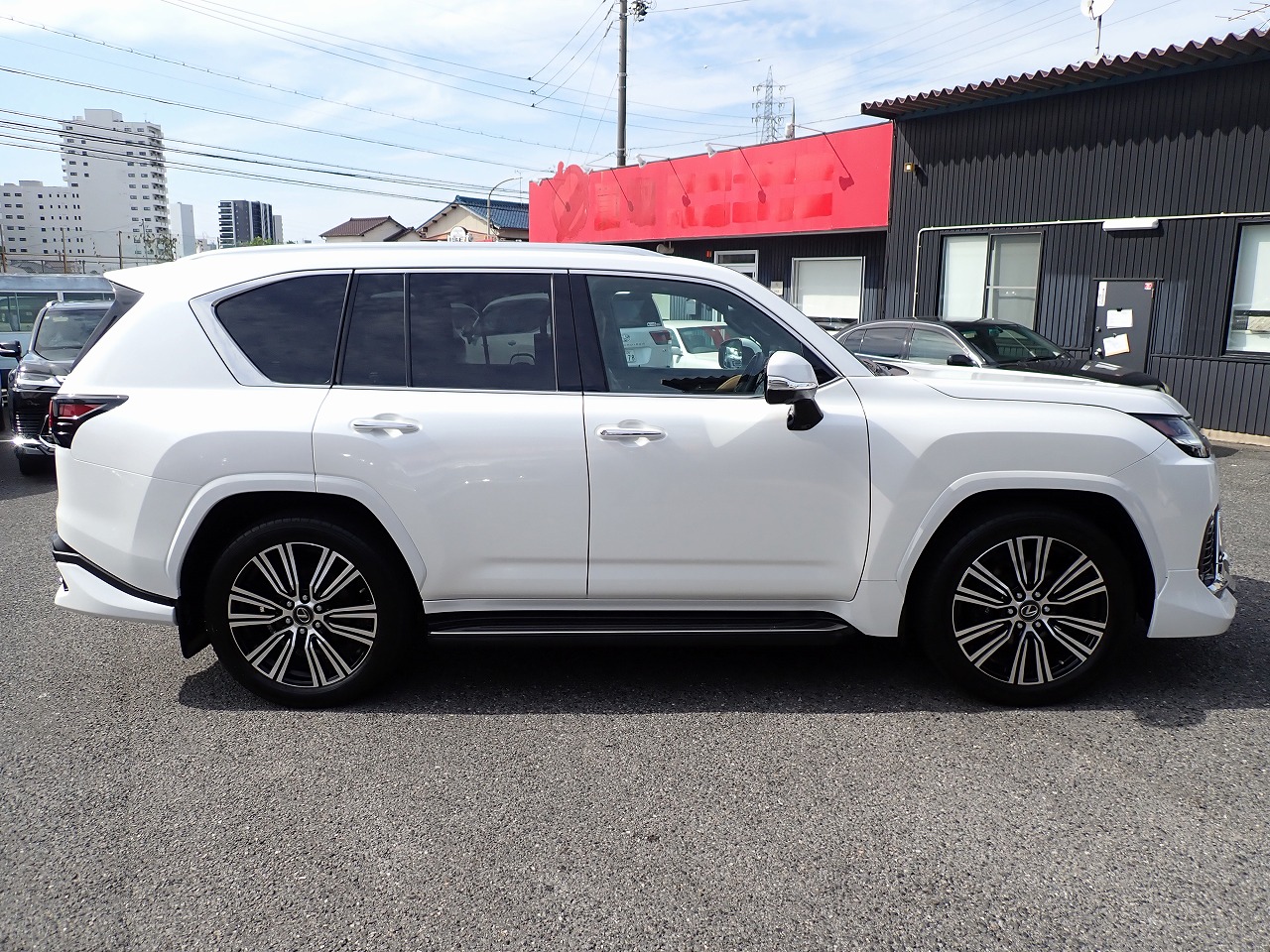 LEXUS LX 600