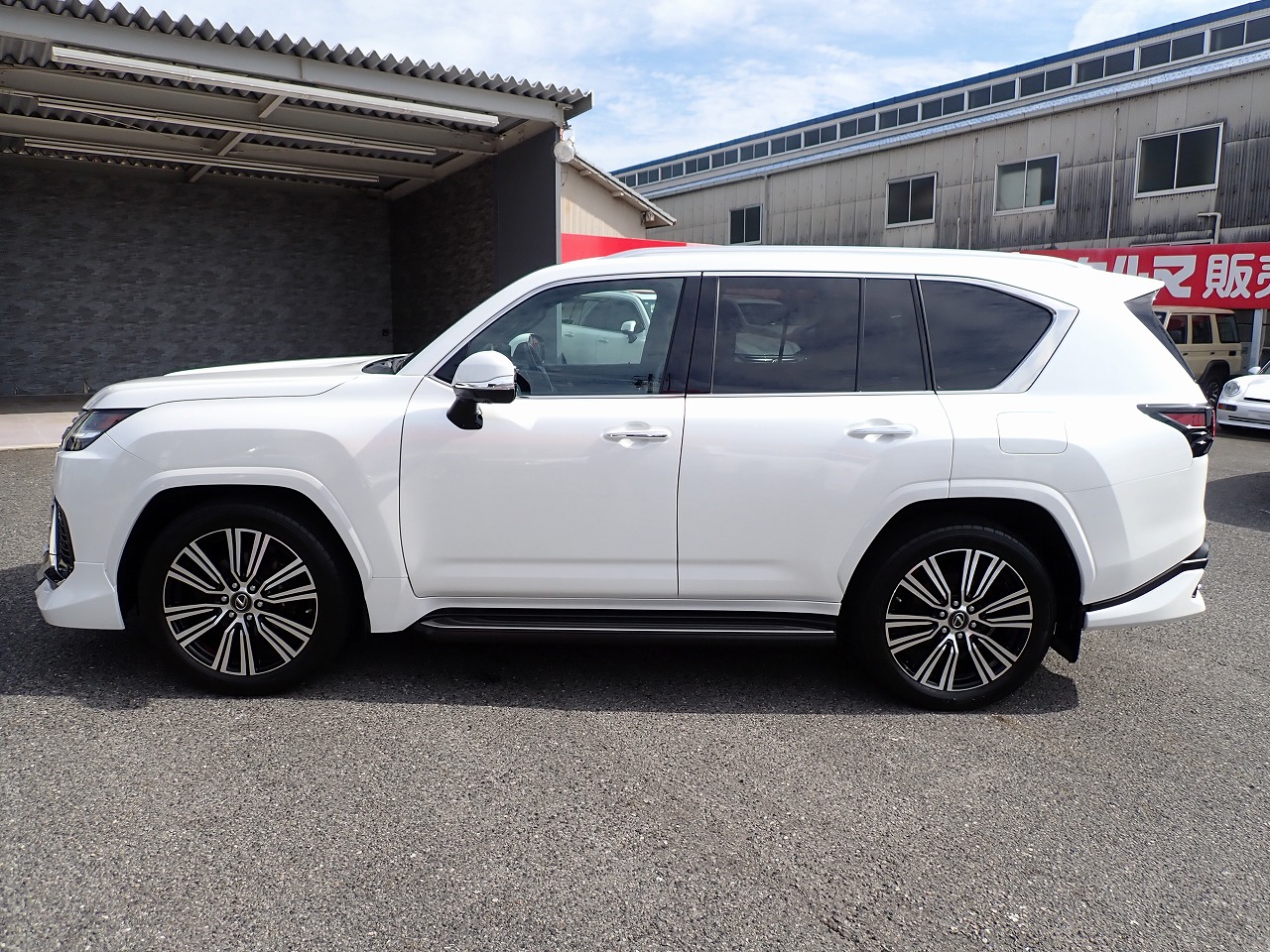 LEXUS LX 600