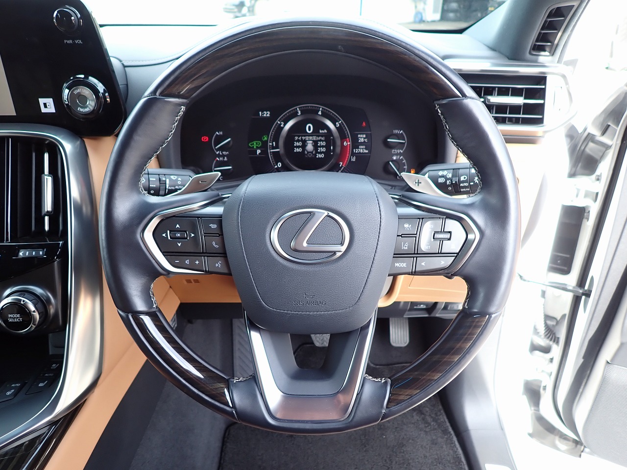 LEXUS LX 600