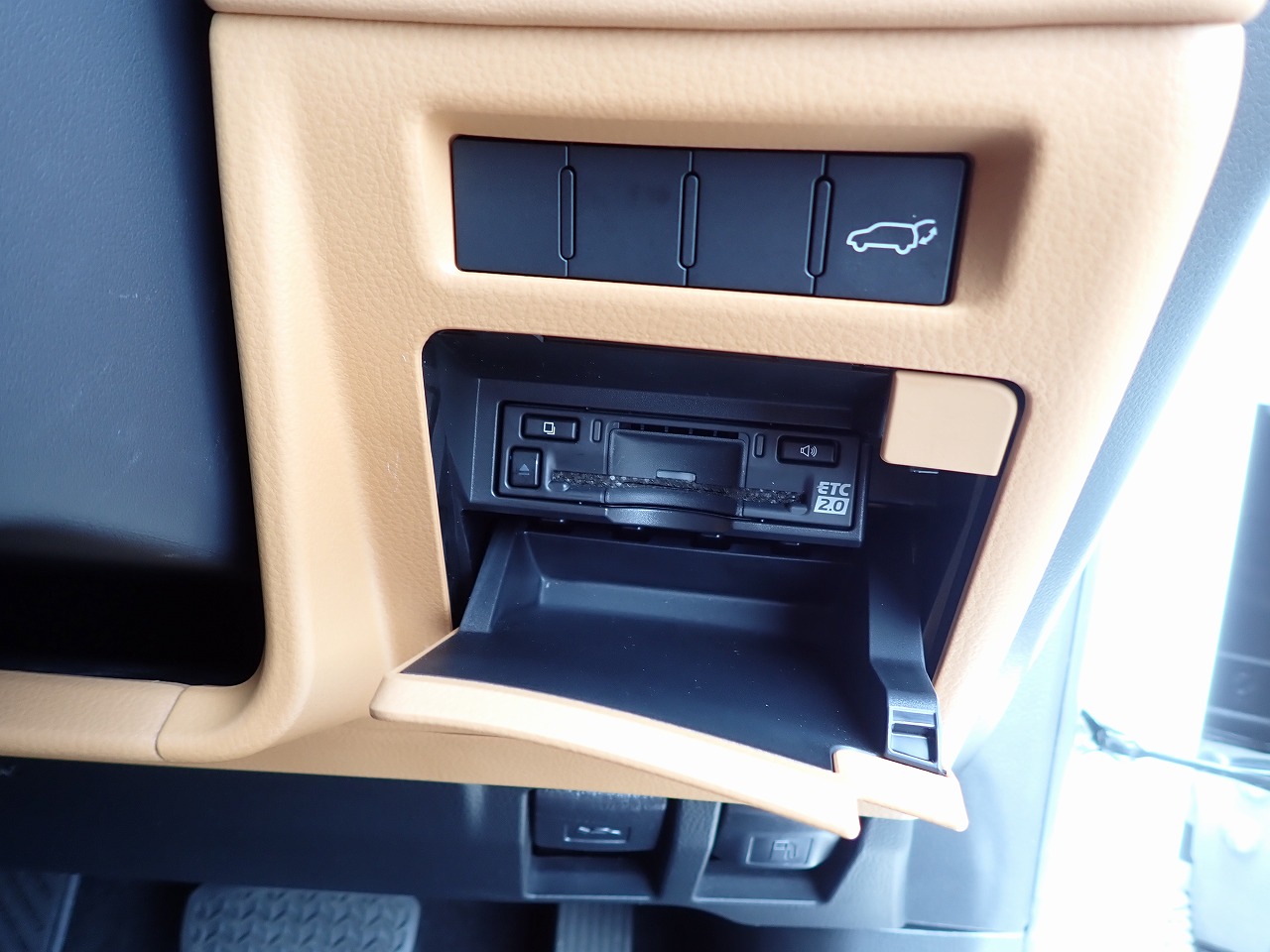 LEXUS LX 600