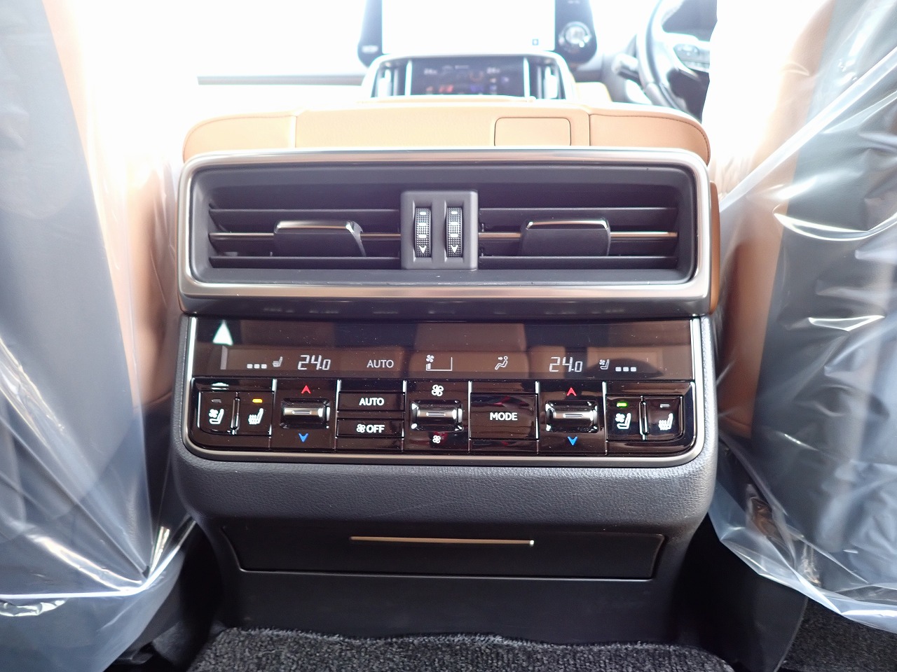 LEXUS LX 600