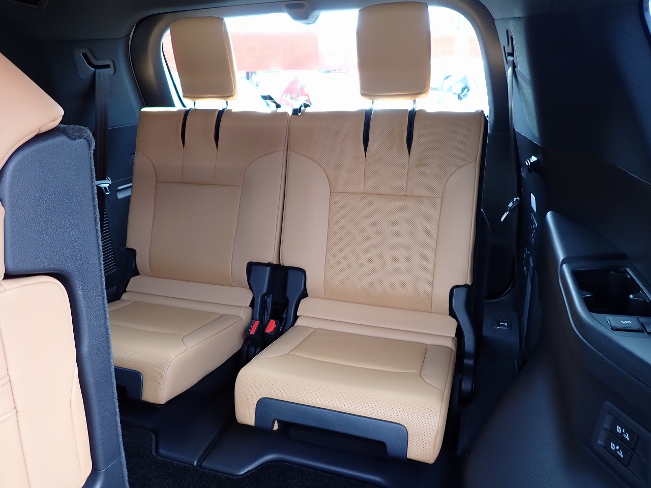 LEXUS LX 600