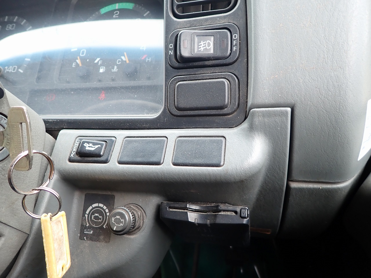 MITSUBISHI Canter