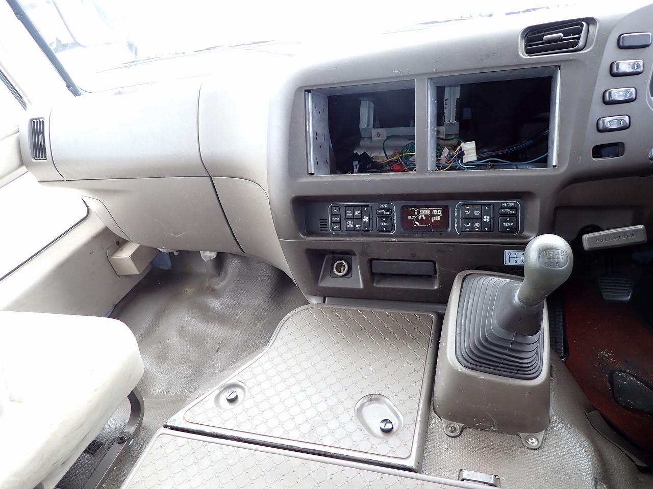MITSUBISHI Rosa