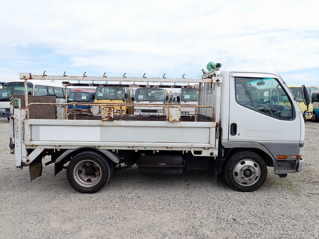 MITSUBISHI Canter