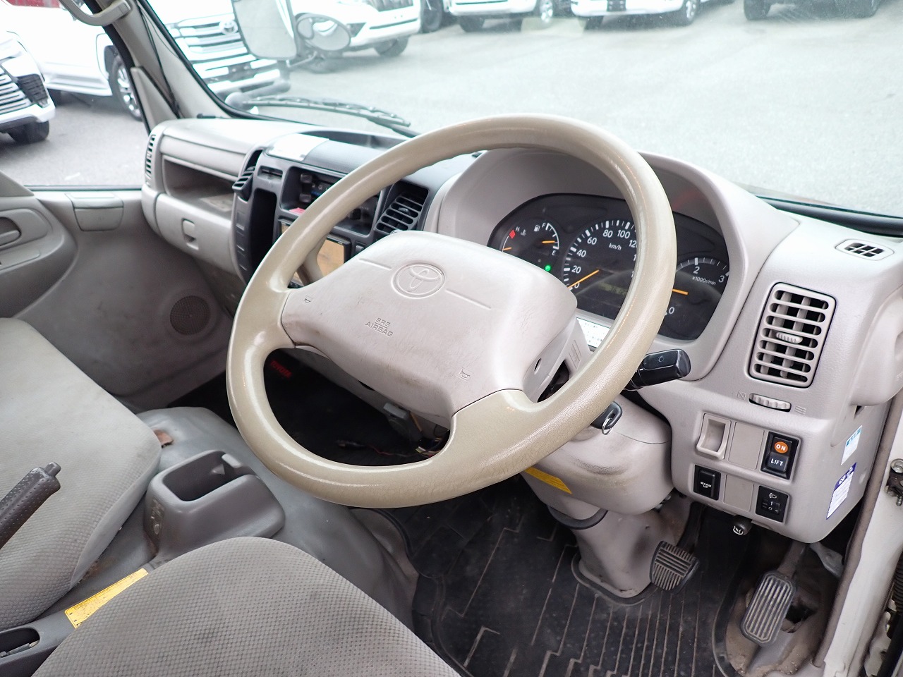 TOYOTA Dyna Truck