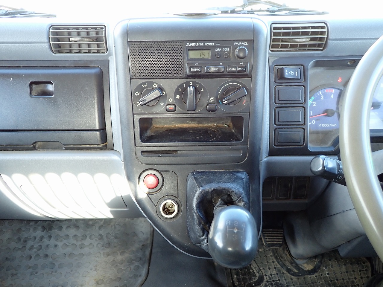 MITSUBISHI Canter