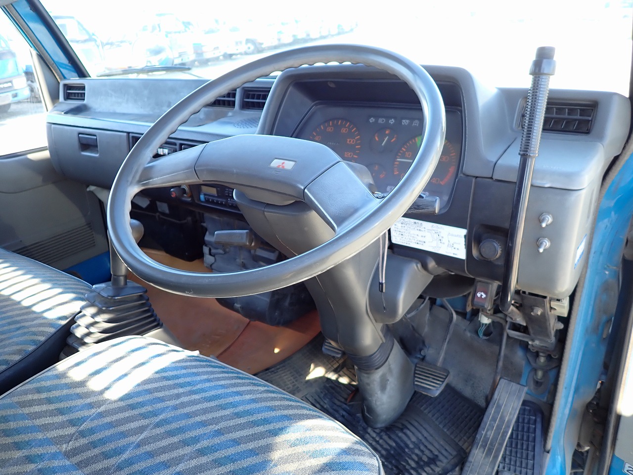 MITSUBISHI Canter