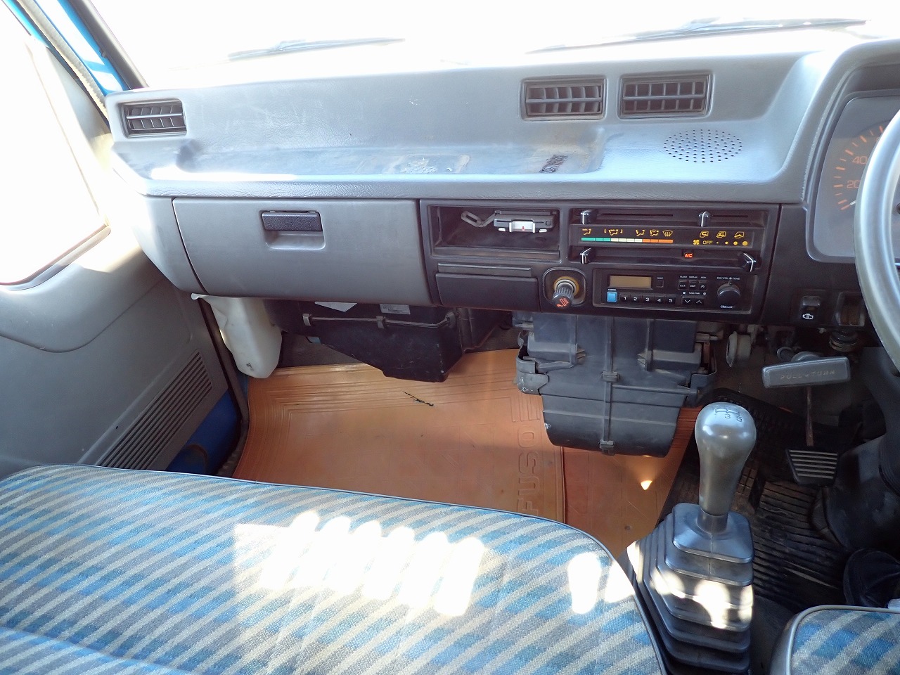MITSUBISHI Canter